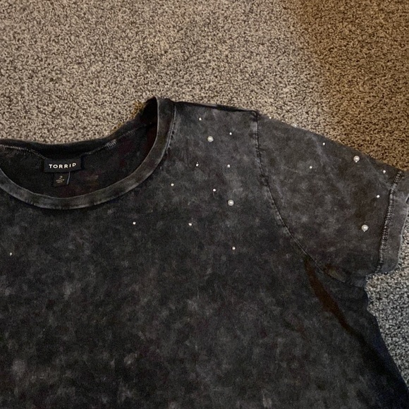 Torrid Tee with Pearl embellishment - Picture 2 of 5